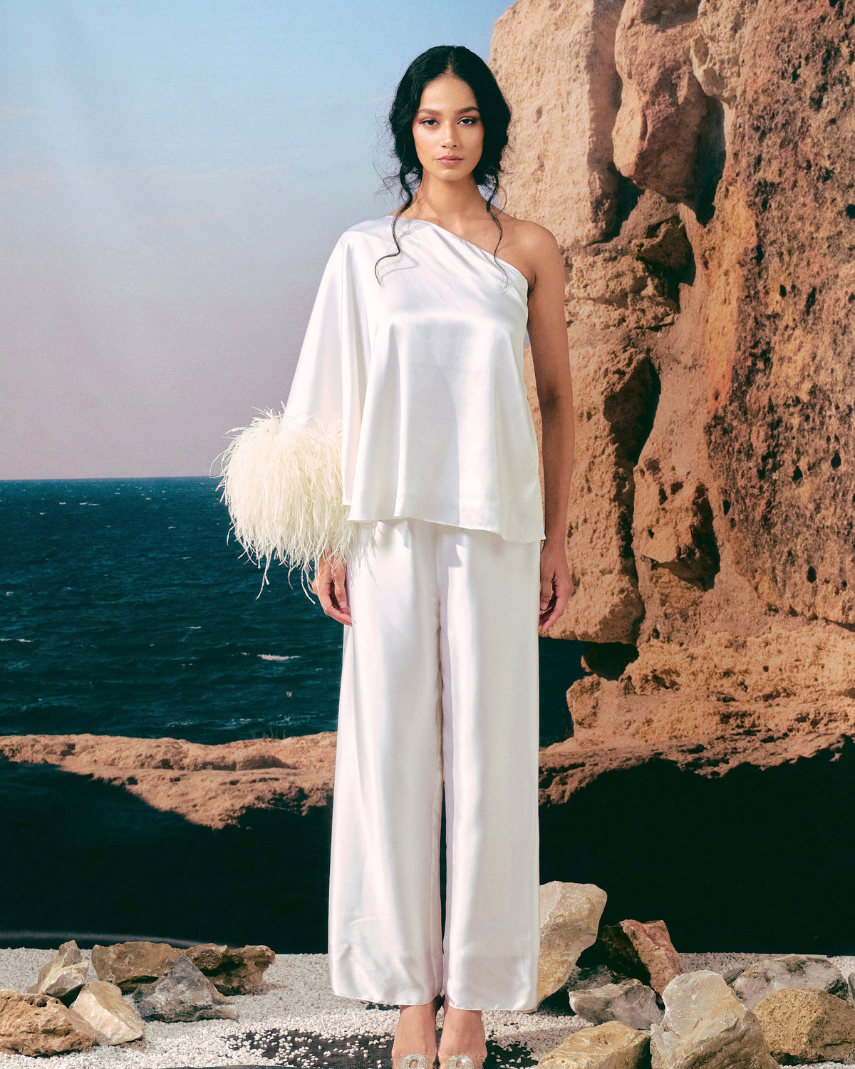 FARAH OFF SHOULDER OSTRICH FEATHER SET